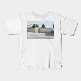 Former watchtower, Berlin Wall Memorial, Bernauer Strasse, Berlin Kids T-Shirt